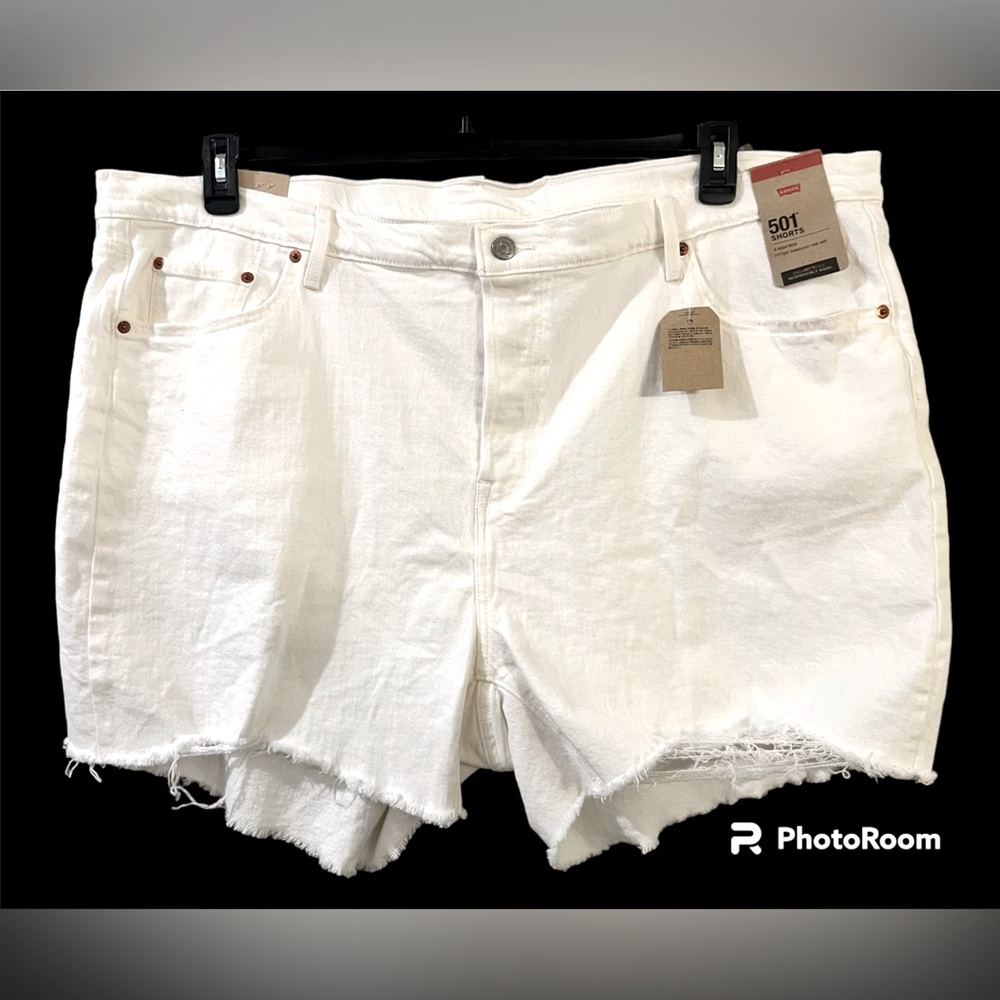 NWT Levis off White denim shorts